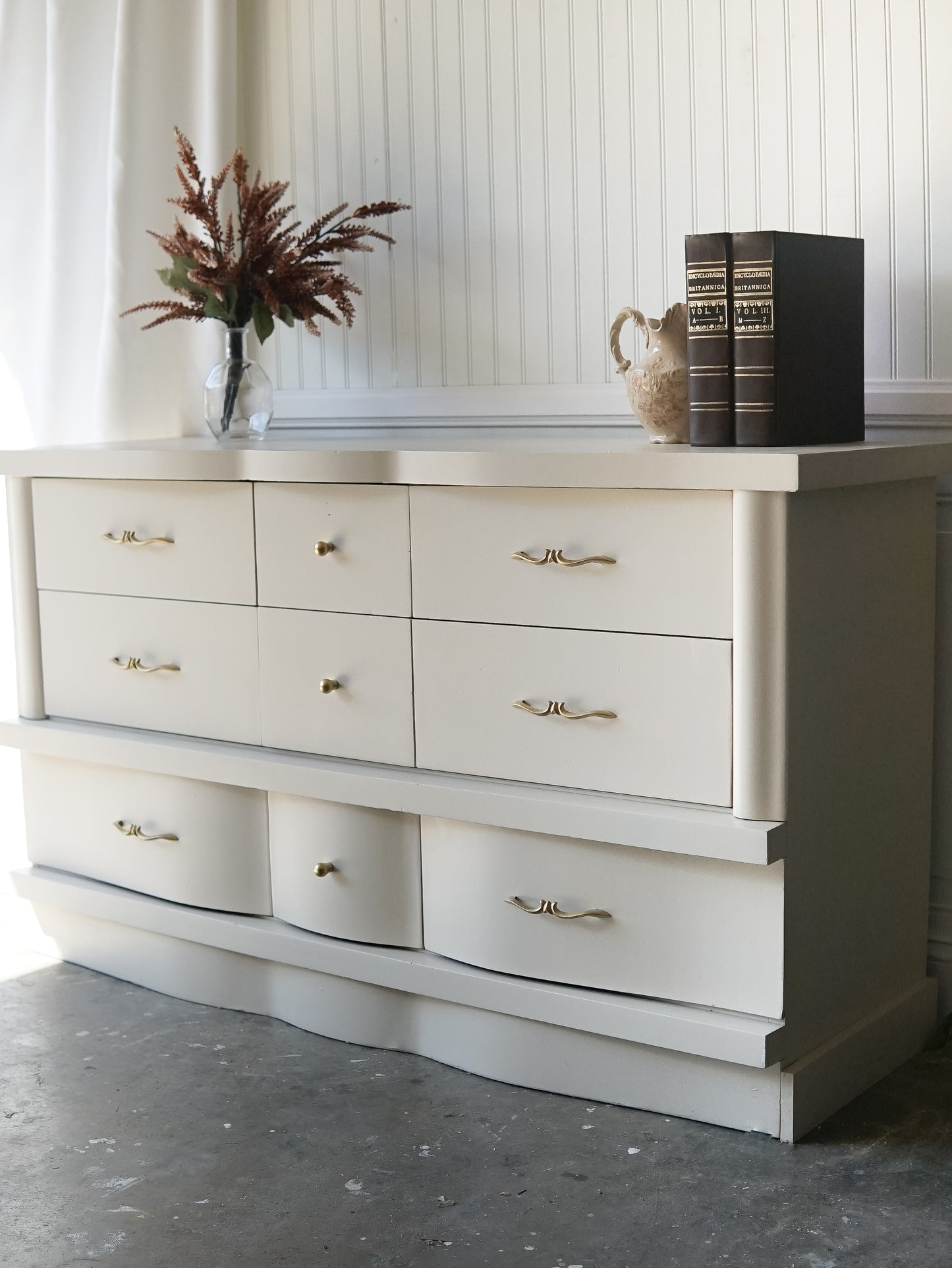 Mid-Century 9-drawer Dresser